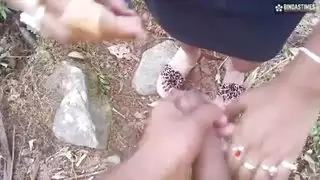 صوت هندي يعلو فوق علاقة جماعية برية