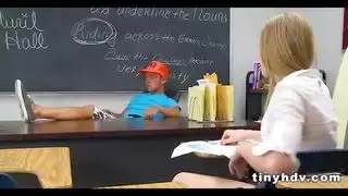شيميل يسيطر على بنت الجيران في مشهد بورنو
