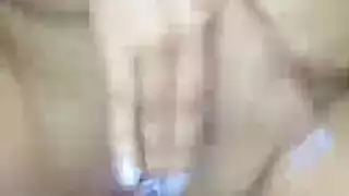 عذراء المؤخرة الضيقة تُدمر في أول ظهور شرجي صريح لكاسي