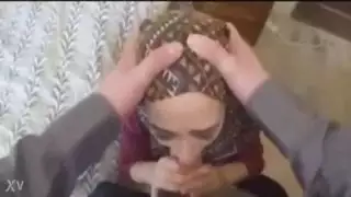 الثعلبة المحجبة تُكشف في مشهد جنسي صريح