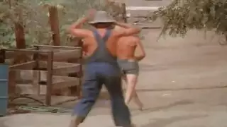 إباحية ريفية: جنس جماعي مثير في المزرعة مع قذف داخلي متعدد