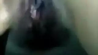 حركة جنسية ثلاثية صريحة مع سمراء حارة وتفريغات متعددة