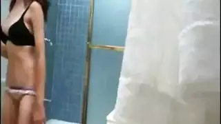كاميرا متسللة تلتقط زوجين متزوجين هاويين يمارسان الجنس