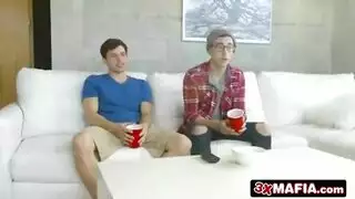 خيانة على الكاميرا: جارة ناضجة تمتلئ فتحة شرجها