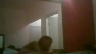 الاخت نايمه على بطنها ولاخ ينام فوكاها