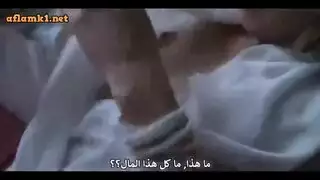 زوج الأم يعلمها درساً بقضيبه