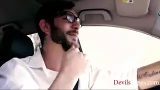 تواصل أخوي خلال مهرجان تبادل زوجات جامح