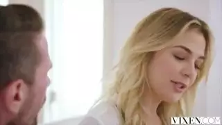 اخ يقنع اختو المطلقه بان طيزها جميل