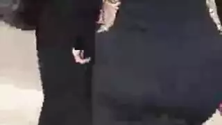 بنات يغتصبون بنت في الغرفه