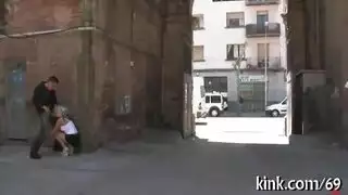شقراء شابة تمارس الجنس وتُستغل من صديقها