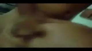 علاقة جنسية جماعية في الحظيرة: عاهات تمص وتركب الفحل