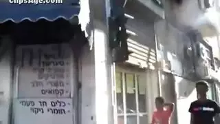 فتاة منقبة مع عشقها في شقة