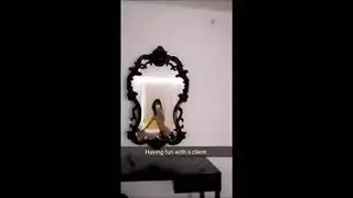 عبادة مؤخرة شيميل: تفريق الخدود وجنس أثداء في مشهد جماعي