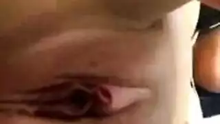 إمرأة سمينة تجبر رجل على شم و لحس طزها