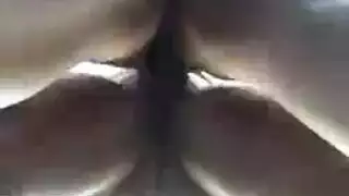  عاهرات هواة صغيرات يأخذن قضيباً غليظاً عميقاً في حفرتهن
