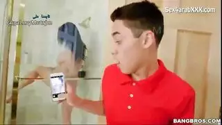 سكس ولد ومرات ابوه تشطف معاه فى حمام واحد