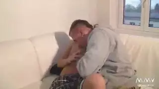 الشرمزطا تنيك ابنها