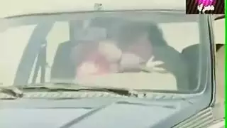بنات و ولد بوس شفايف
