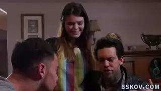 عاهرات شقراوات مجنونات آفا أدامز وصديقتها تمارسان الجنس كنائبتي رئيس