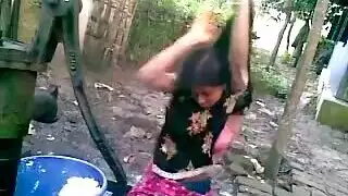 كاميرا خفية: شاب يافع يأخذ قضيباً قاسياً في مؤخرته