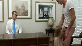 سكس على المكتب: تدمير مراهقة في موسكو