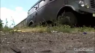 أربعة رجال ينيكوا بعض