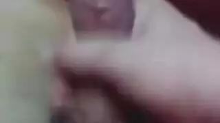 تطالب بالمزيد من فحل بقضيب صغير في مشهد إباحي صريح