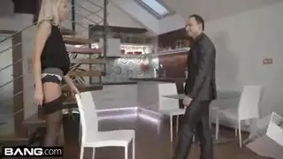 بنت بتنك هي وعله دور في طيزه