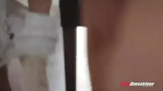 حرمه تتلمس لزب منتصب وتدخله في مكوتها
