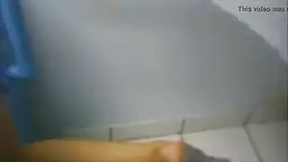 دكتور يصور المرضاه وينكهم