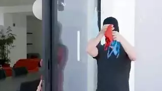 امراة تشخ في فم رجل