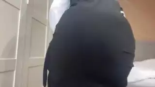 ترتعش وترتجف من النشوة والاستمناء