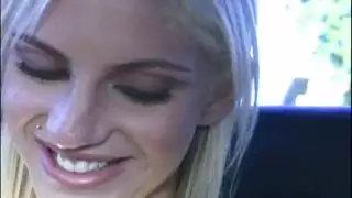 إباحي قواد يأتي بالشراميط لبيت دعاره بالأجر