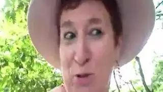 تجرؤ ناضجة ويونغ الهرة الأكل