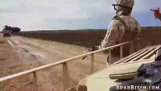 فتاة ممحونة تمص الزب