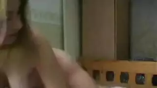 استعراض جسم بملابس داخلية لفتاة بيضاء
