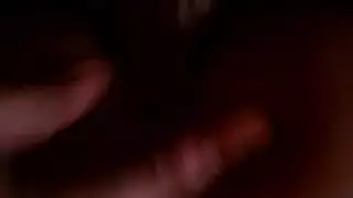 الفتاة الأوروبية الصغيرة تمتلئ بقضيب إباحي ضخم