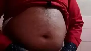 خيانة جنسية للرجل الكبير: مراهقة مدمنة على عضوه الكبير