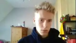 جميلة سمراء تلمس نفسها أمام الكاميرا