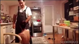 حورية بالكاد قانونية تتعرض لجنس جماعي في فان التخييم