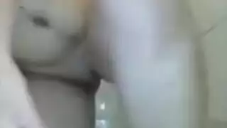 سكس يحب الكس في الحمام