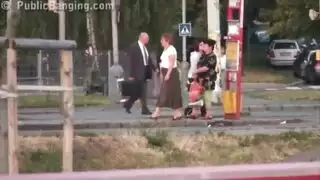 وحشي فتاة فقيرة عامة