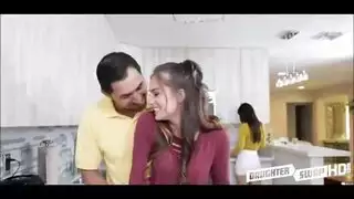 لاتينية صغيرة تتعرض للضرب بقضيب أسود بلا توقف