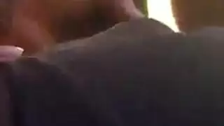 بواب يضاجع مؤخرة شقراء في مشهد إباحي مكثف