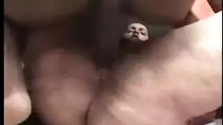 امرأة ممتلئة الجسم تأخذ قضيبًا ضخمًا حتى تنكسر