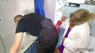 بنات شيشانيات مثيرات ينشرن أرجلهم لممارسة جنس عنيف