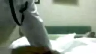 ثعلبة محجبة تمص بقوة وتشرب سائله المنوي