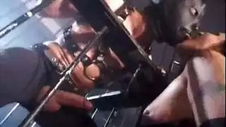 زنجي يقذف مترجم