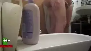 ينكها وهو قعد