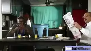 ينيك زوجة والده دون ارادتها